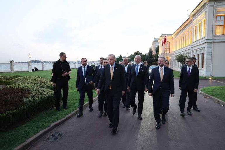 Cumhurbaşkanı Erdoğana TOGGun yeni modeli T10F teslim edildi