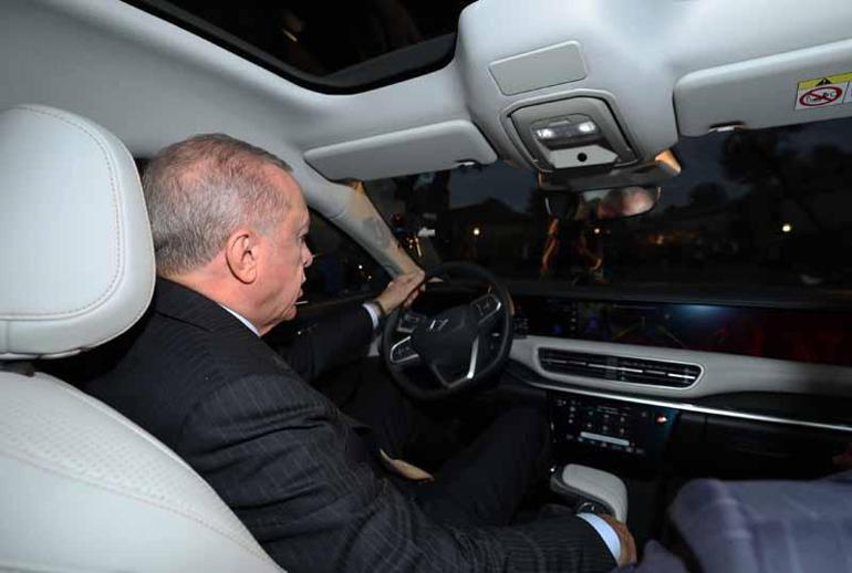Cumhurbaşkanı Erdoğana TOGGun yeni modeli T10F teslim edildi