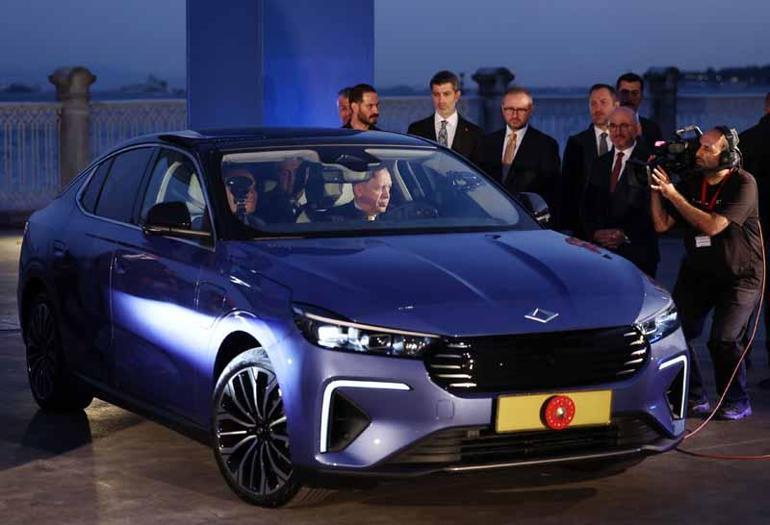 Cumhurbaşkanı Erdoğana TOGGun yeni modeli T10F teslim edildi