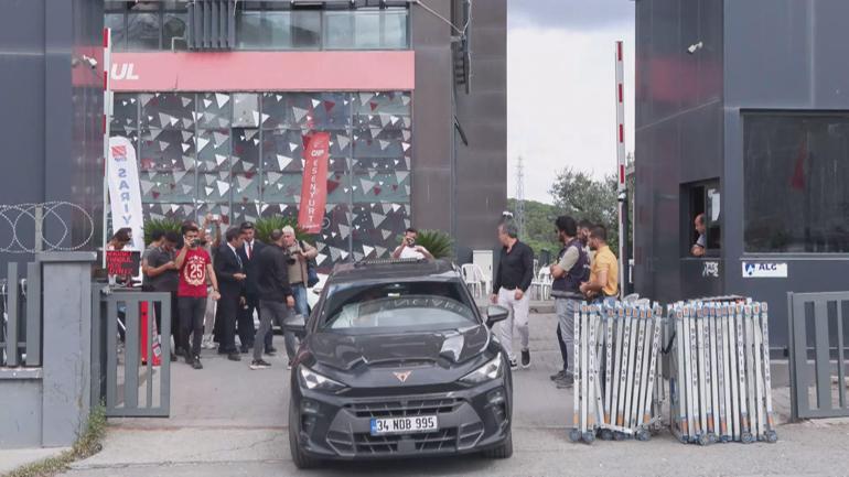 Gürsel Tekin, CHPnin eski İl Başkanlığı binasına geldi