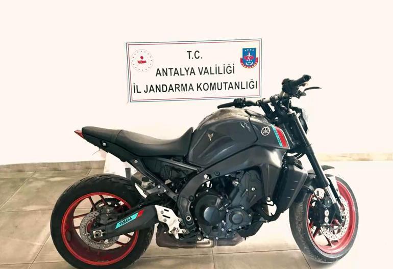 3 kişinin yaralandığı silahlı saldırının şüphelileri yurt dışına kaçma hazırlığındayken yakalandı