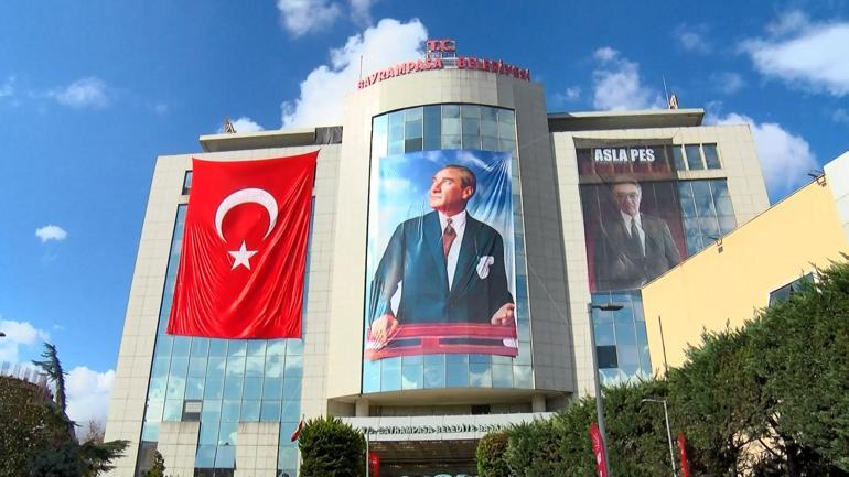 Özgür Çelik, operasyon düzenlenen Bayrampaşa Belediyesini ziyaret etti
