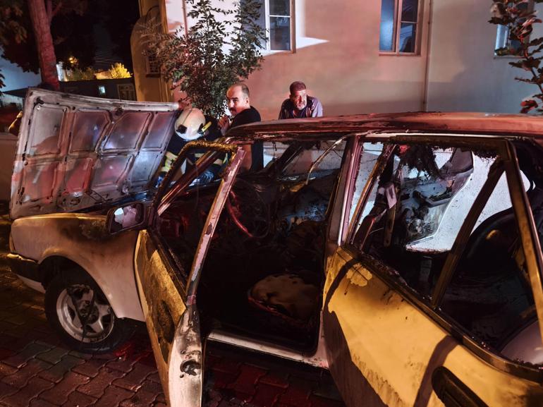 Park halindeki otomobil, kontağı çalıştırılınca alev aldı