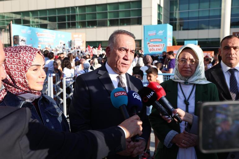 Sultangazi’de sünnet ettirilen çocuklar için şölen düzenlendi