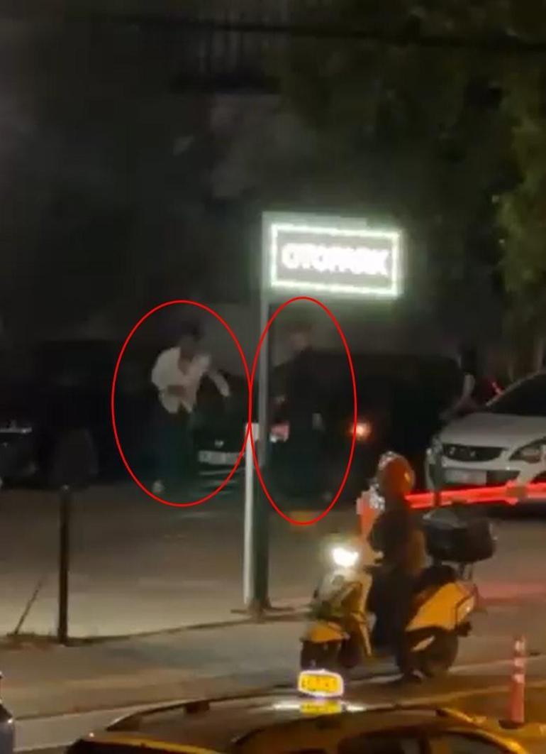 Kavga ettikleri kişiyi dakikalarca darbettiler; o anlar kamerada