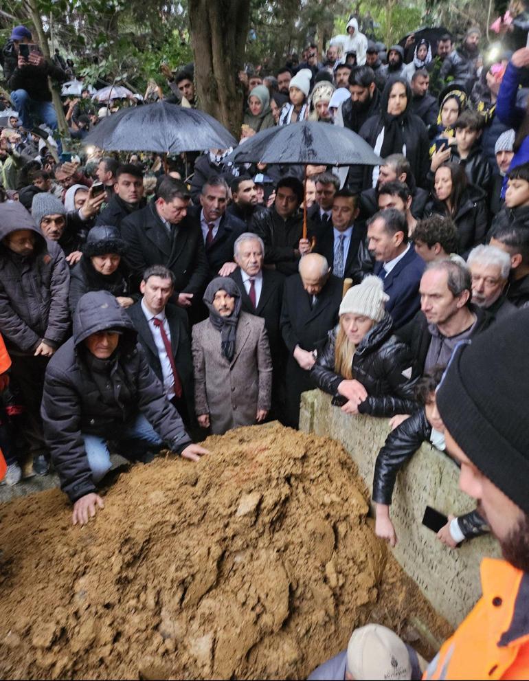 MHP Genel Başkanı Bahçeli, Ferdi Tayfurun kabrini yaptırdı