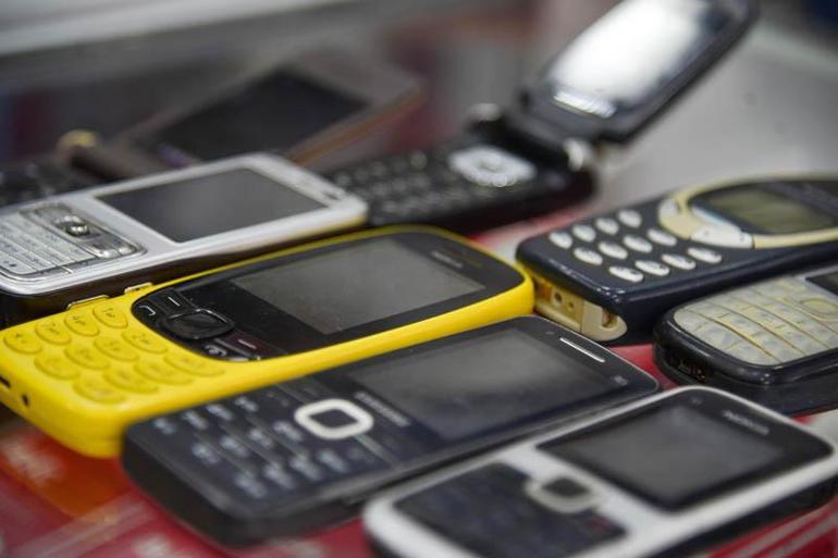Dijital bağımlılığa, velilerden tuşlu telefon tedbiri