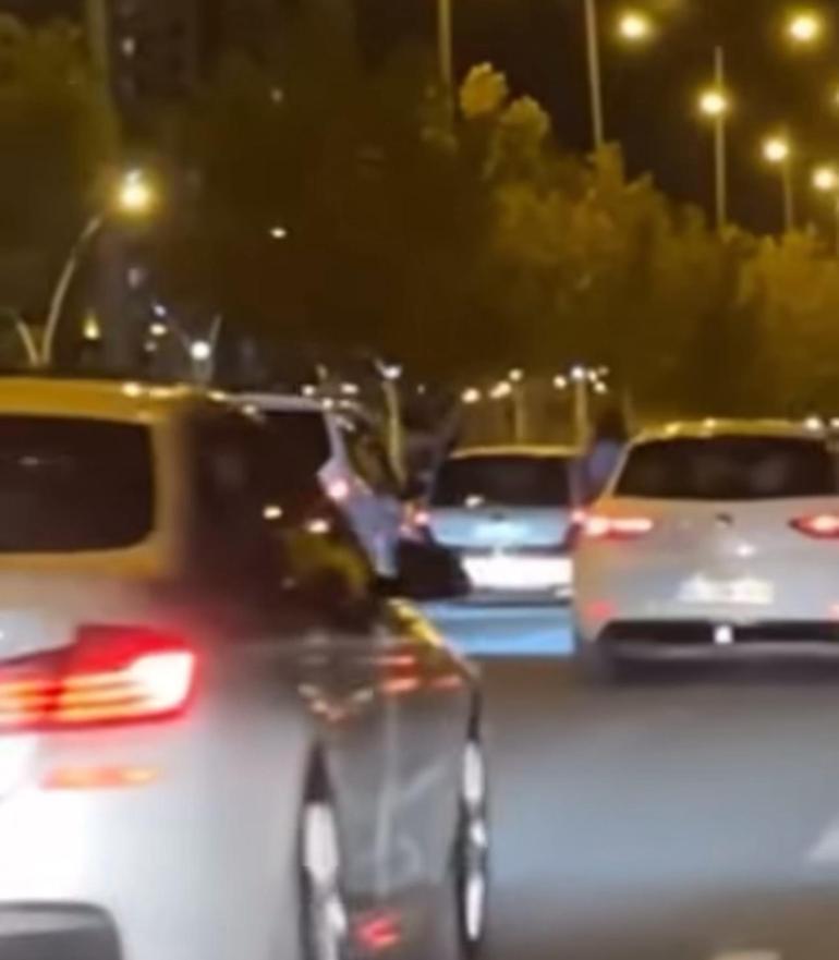 Otomobilde tehlikeli yolculuk kamerada