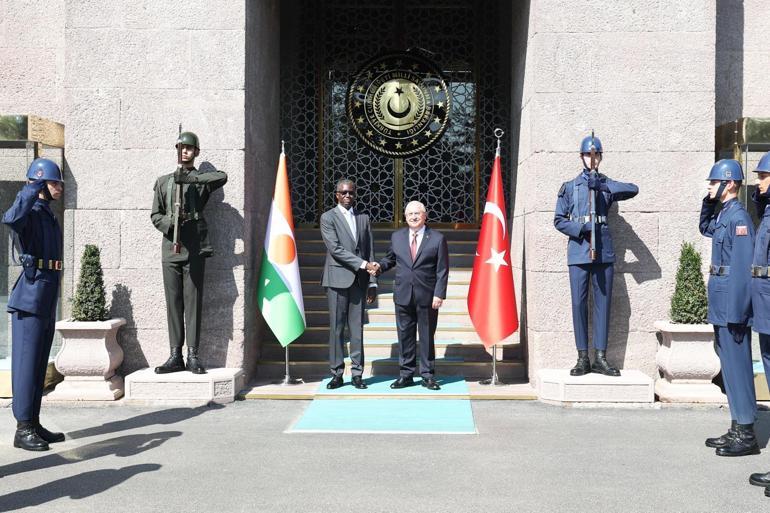 Bakan Güler, Nijerli mevkidaşı ile görüştü