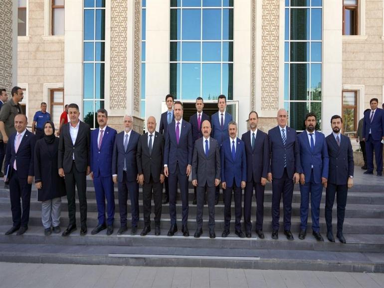 Bakan Bayraktar, Adıyamanda Türkiye Yüzyılı Buluşmaları toplantısına katıldı