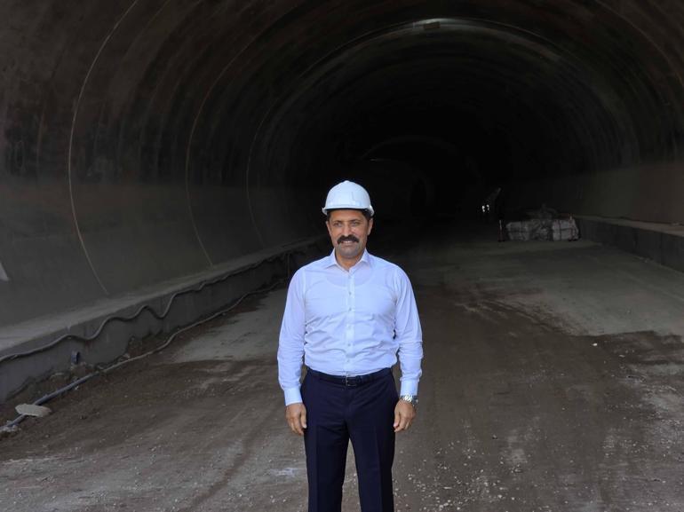 Hatayda Türkiye’nin en uzun ve en geniş tünelinin yapımı devam ediyor
