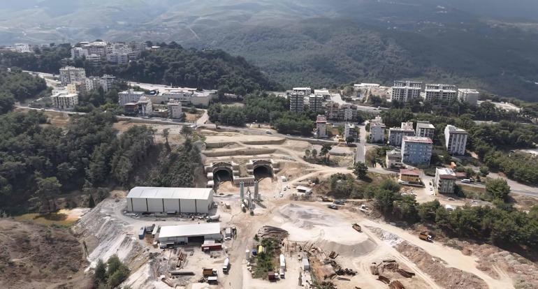 Hatayda Türkiye’nin en uzun ve en geniş tünelinin yapımı devam ediyor