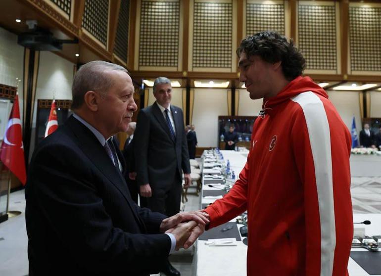 Cumhurbaşkanı Erdoğan, A Milli Basketbol Takımını kabul etti