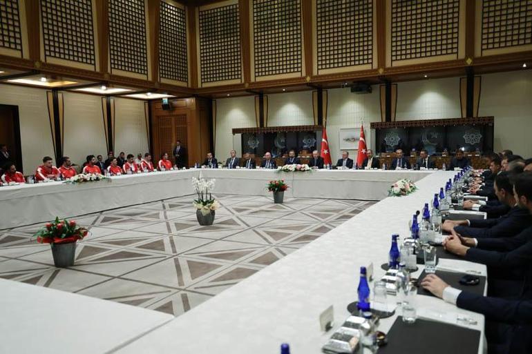 Cumhurbaşkanı Erdoğan, A Milli Basketbol Takımını kabul etti