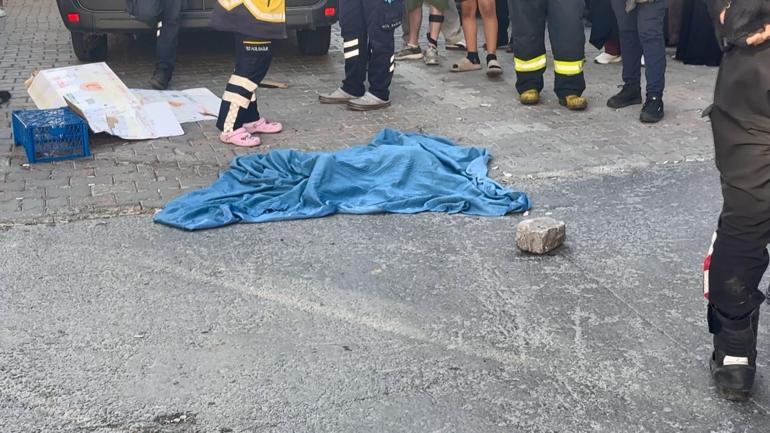 Esenyurtta servis minibüsünün çarptığı anne yaralandı, bebeği hayatını kaybetti