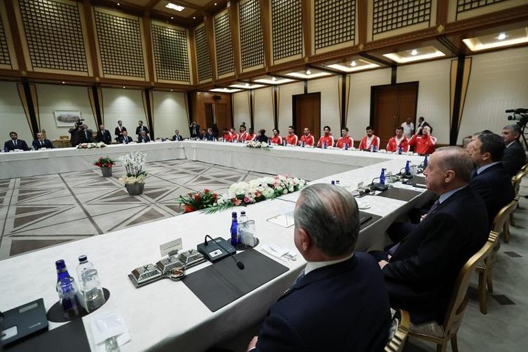 Cumhurbaşkanı Erdoğan, A Milli Basketbol Takımını kabul etti