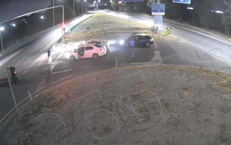 İzmirin 3 ilçesinde eş zamanlı operasyon; otomobilin gizli bölmesinden tabanca çıktı