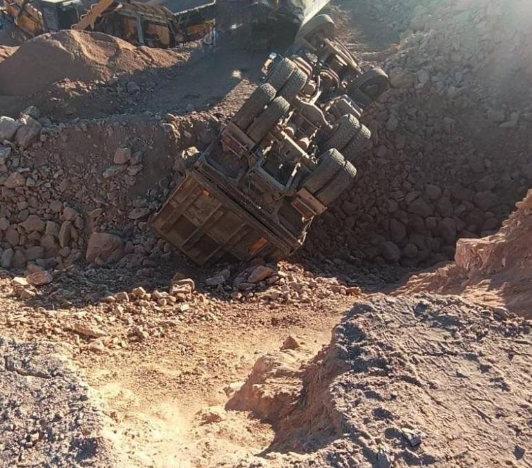 Bursa’da hafriyat yüklü kamyon devrildi, 1 yaralı