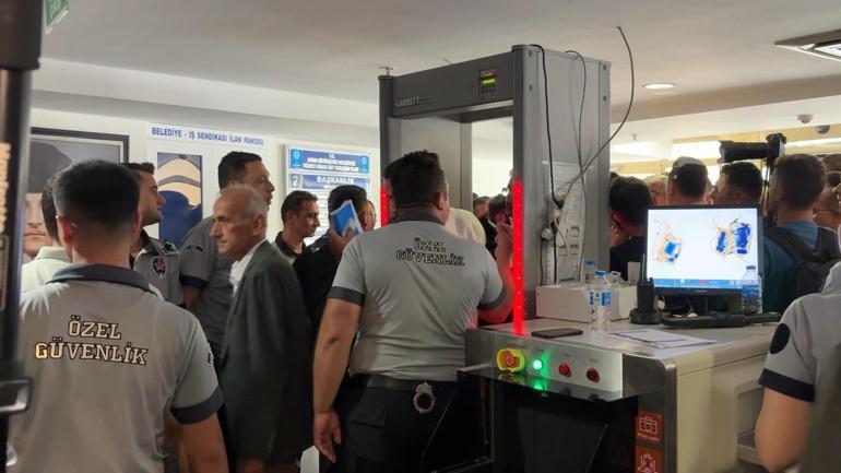 Aydın Büyükşehir Belediyesi meclis toplantısında 30 maddeye CHP grubu red oyu verdi