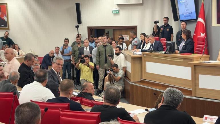 Aydın Büyükşehir Belediyesi meclis toplantısında 30 maddeye CHP grubu red oyu verdi