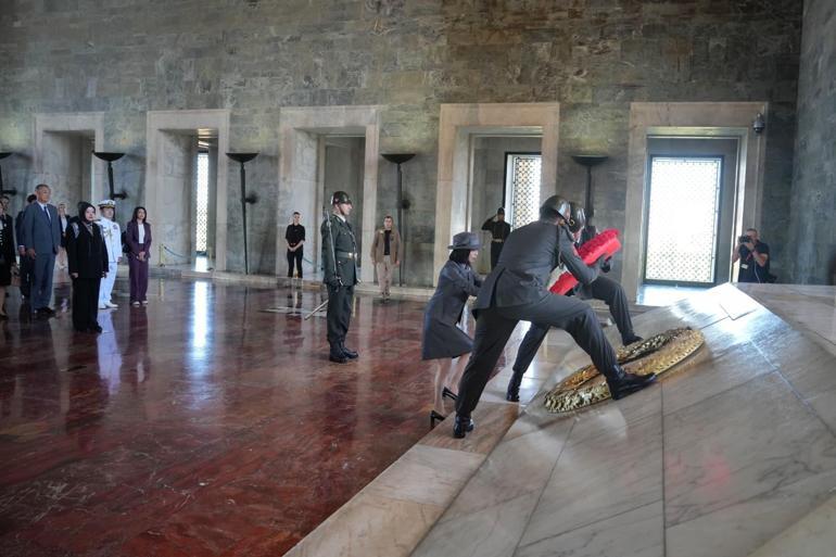 Japonya Prensesi Akiko Mikasa, Anıtkabiri ziyaret etti