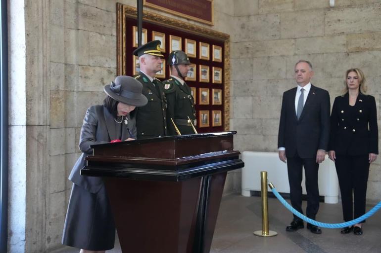 Japonya Prensesi Akiko Mikasa, Anıtkabiri ziyaret etti