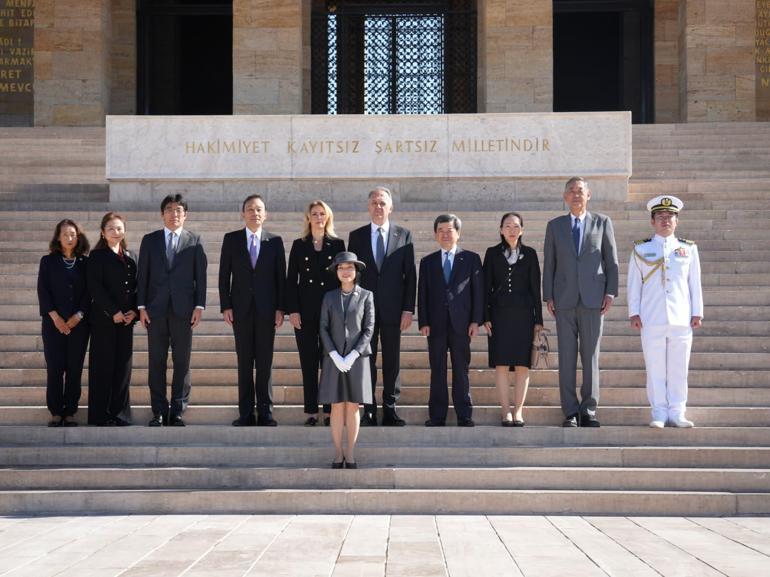 Japonya Prensesi Akiko Mikasa, Anıtkabiri ziyaret etti