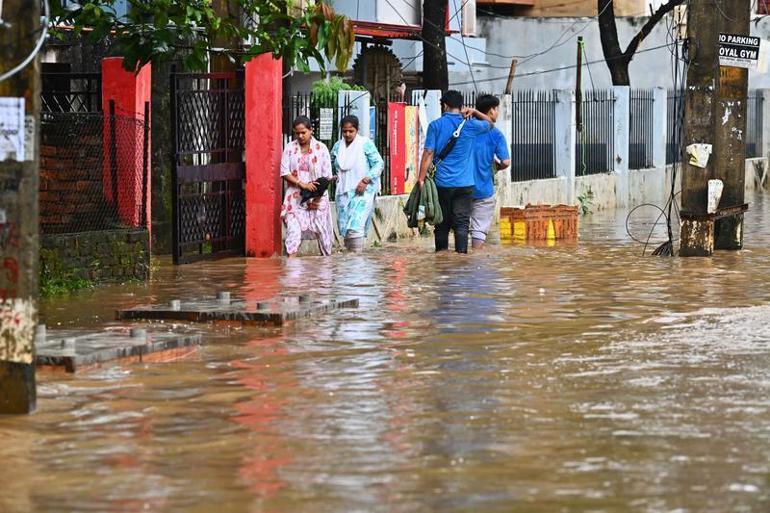 Hindistan’da sel: 15 ölü, 16 kayıp