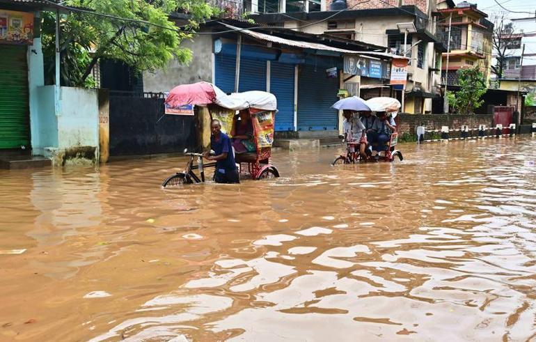 Hindistan’da sel: 15 ölü, 16 kayıp