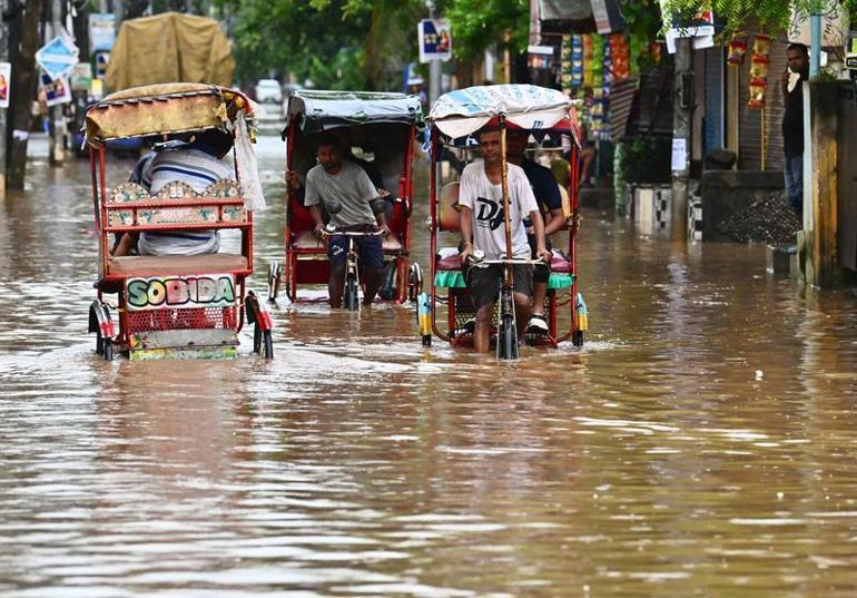 Hindistan’da sel: 15 ölü, 16 kayıp
