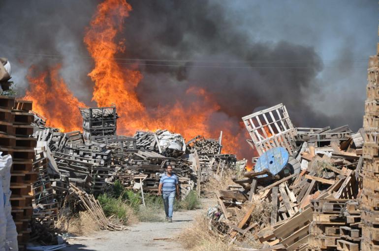Manisadaki palet fabrikası yangını kontrol altında