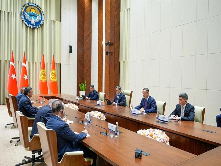 Cumhurbaşkanı Yardımcısı Yılmaz, Kırgızistan Cumhurbaşkanı Caparov ile görüştü