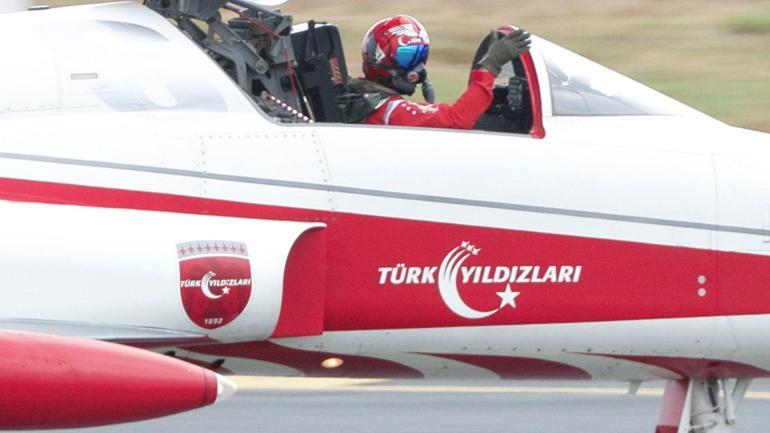 Türk Yıldızları İstanbul semalarında nefes kesti