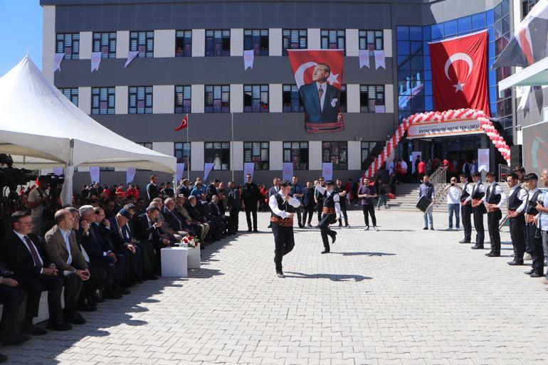 Bakan Tekin: Sınavı kazanamadıkları için öğretmen olamıyorlar