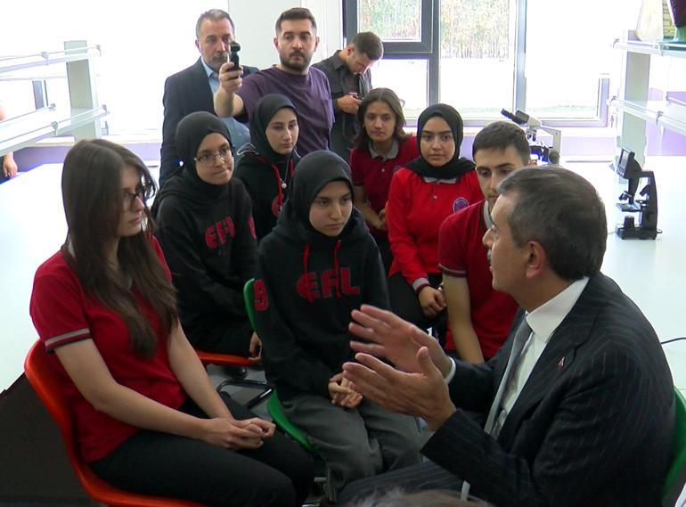 Bakan Tekin: Sınavı kazanamadıkları için öğretmen olamıyorlar