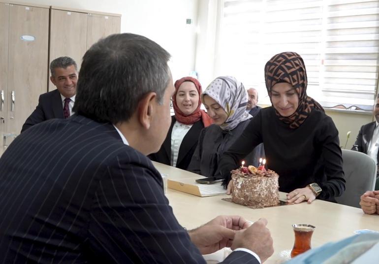 Bakan Tekin: Sınavı kazanamadıkları için öğretmen olamıyorlar