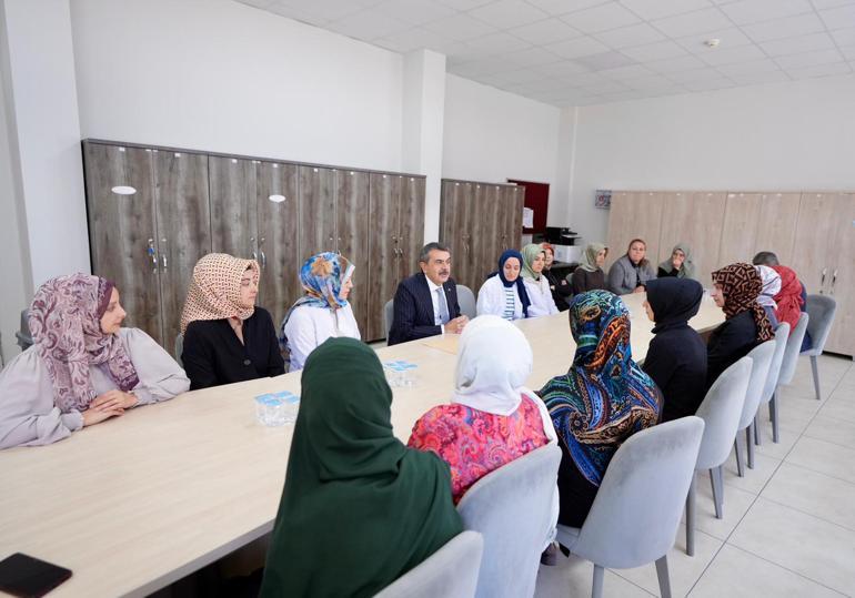 Bakan Tekin: Sınavı kazanamadıkları için öğretmen olamıyorlar