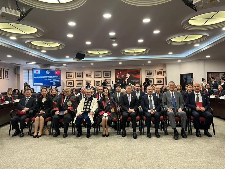 Japonya Prensesi Akiko Mikasaya fahri doktora verildi