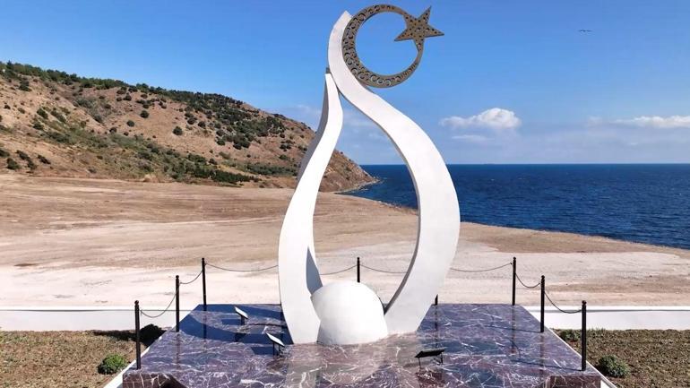 Bakan Tunç: Demokrasi şehitlerimizin kabirlerini Vefa Anıtına dönüştürdük