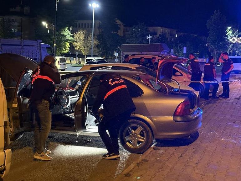İçerisinde 3 çocuğun bulunduğu park halindeki otomobilde çakmak gazı patladı; 1 ölü, 2 yaralı