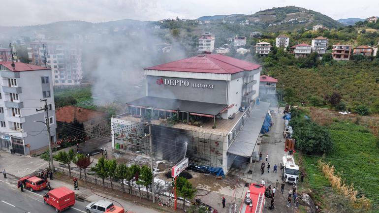Trabzon’da alışveriş merkezindeki yangında alevler yeniden yükseldi