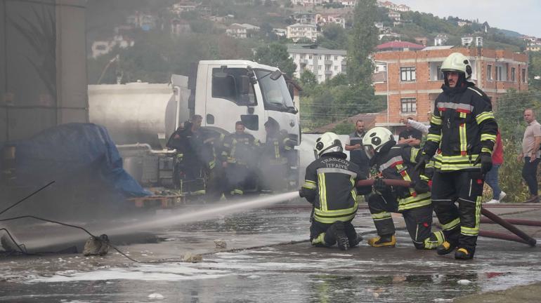 Trabzon’da alışveriş merkezindeki yangında alevler yeniden yükseldi