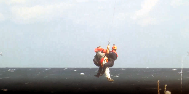 Kuru yük gemisi karaya oturdu; mürettebat kurtarıldı