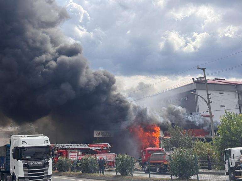 Trabzon’da alışveriş merkezindeki yangında alevler yeniden yükseldi