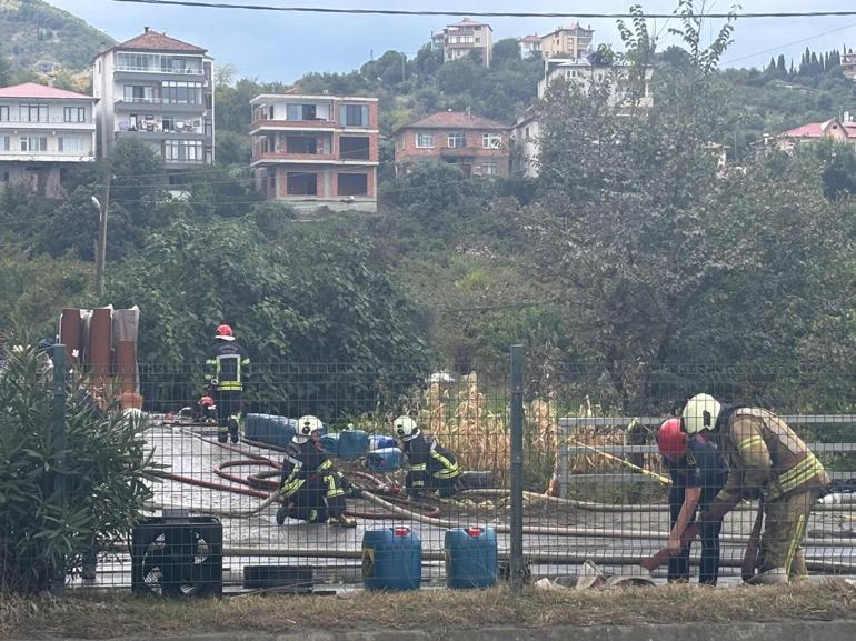 Trabzon’da alışveriş merkezindeki yangında alevler yeniden yükseldi