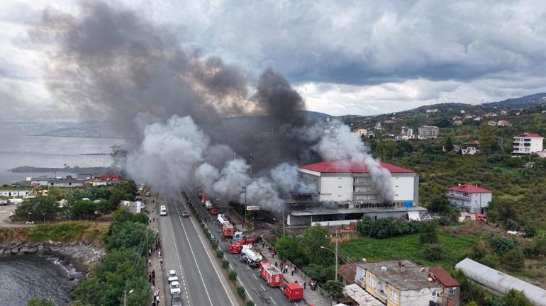 Trabzon’da alışveriş merkezindeki yangında alevler yeniden yükseldi
