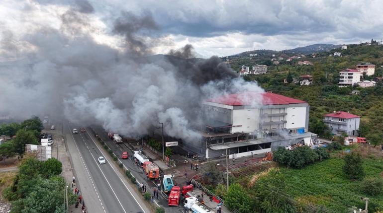 Trabzon’da alışveriş merkezindeki yangında alevler yeniden yükseldi