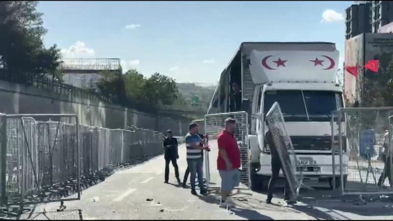 Gürsel Tekin: Her sabah bir yalanı bir iftirayı düzeltmekten yorulduk