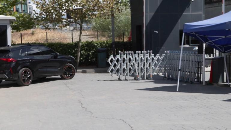 Gürsel Tekin: Her sabah bir yalanı bir iftirayı düzeltmekten yorulduk