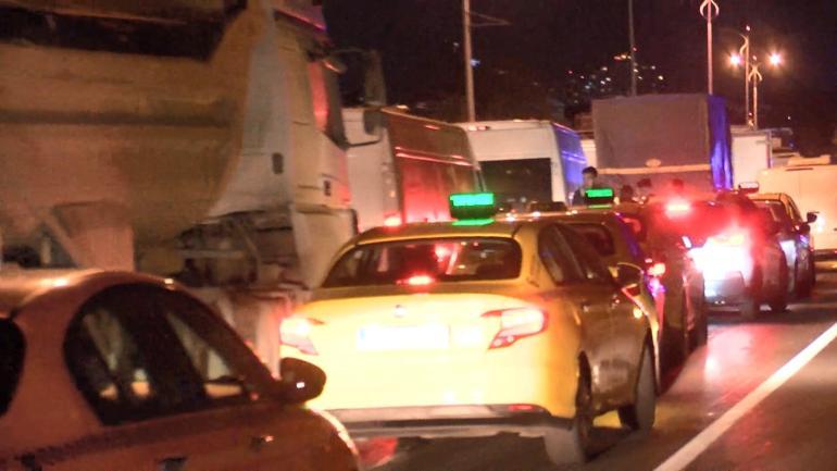 Esenlerde takla atan otomobil alev aldı: 5 yaralı